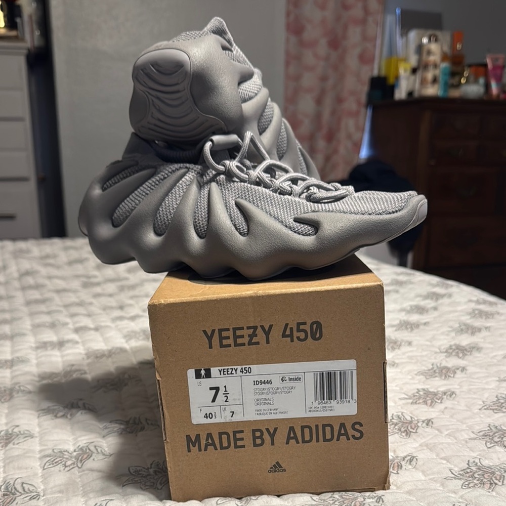 Adidas Yeezy 450 in Gray